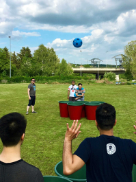 Gigantisk beer pong Praha