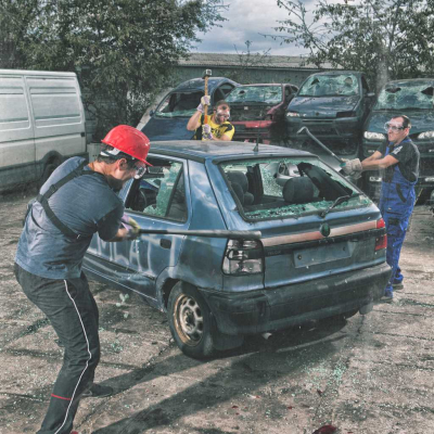 7v5PBfWwT63EloAkfzFYnX-car-demolition-prague-1.jpg image 4