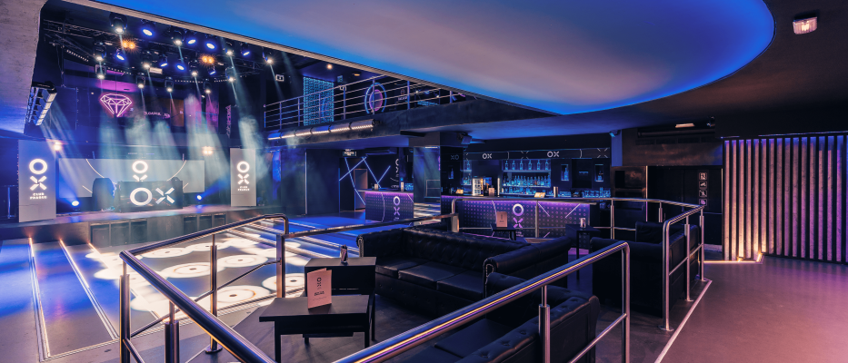 Praha OX Club med bord og forhåndsbetalt drikke image 1