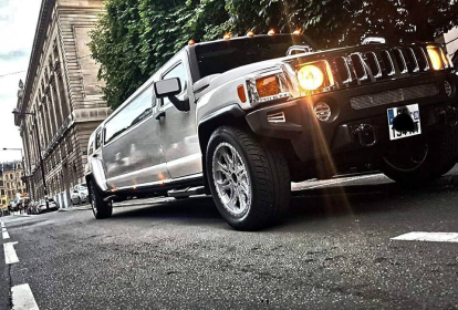 Budapest Hummerlimo med stripper image 1