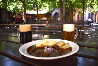 Praha Gulasjmiddag på mikrobryggeri image 1