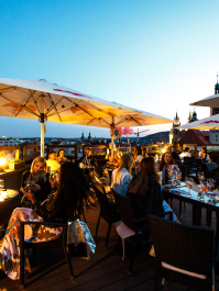 Shisha og cocktails i en klubb Praha