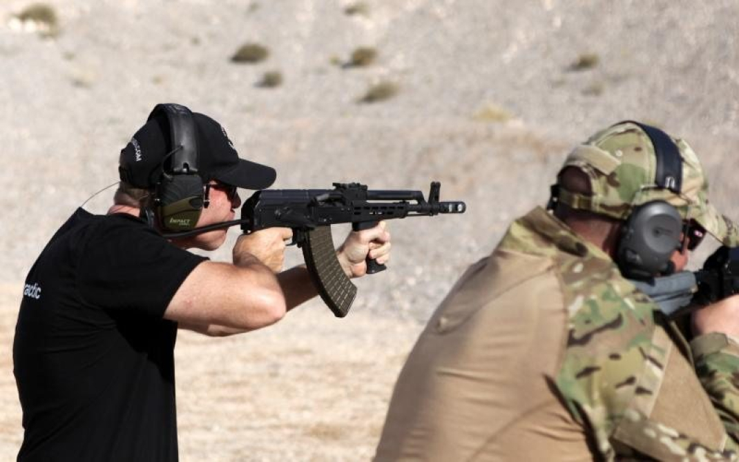 Skyting, fart og spenning i Praha